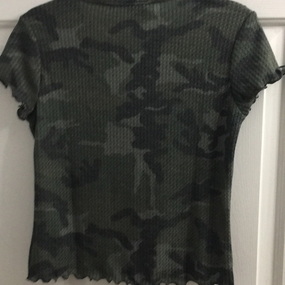 ๐๐PRETTY NWT RUE 21 LRG CAMOUFLAGE CROP TOP๐๐ - Picture 6 of 8